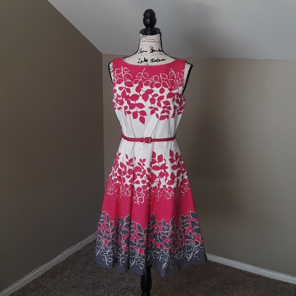 Maggy London Dresses & Skirts - Maggy London Flare Dress with Belt🌷